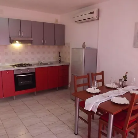 Daire Julia Sveti Filip i Jakov