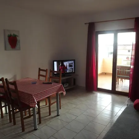 Julia Daire Sveti Filip i Jakov