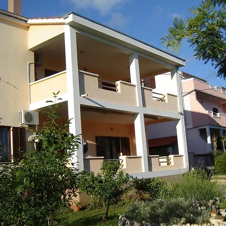 Julia Apartment *